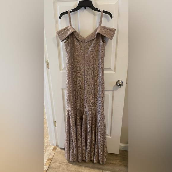 R&M Richard’s Women’s Size 10 Formal Tan/Gold Lace Gown - Picture 11 of 12